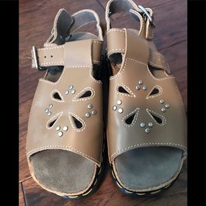 NWOT Dr Marten tan sandals, size 39